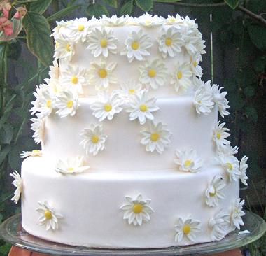 This daisy wedding cake was inspired by Martha Stewart Wedding's Sweet 